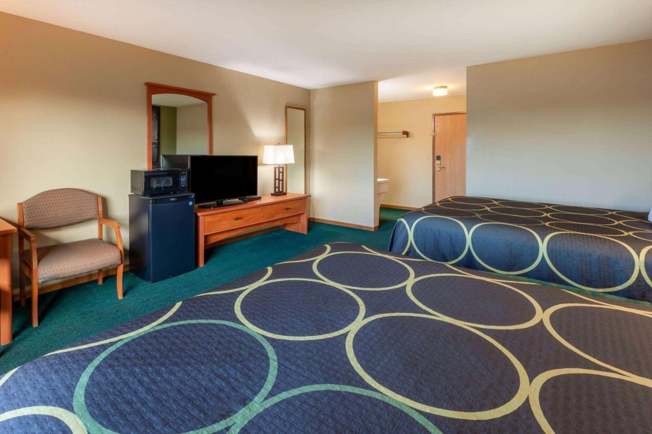 Hotel Super 8 By Wyndham Berlin Wi Esterno foto