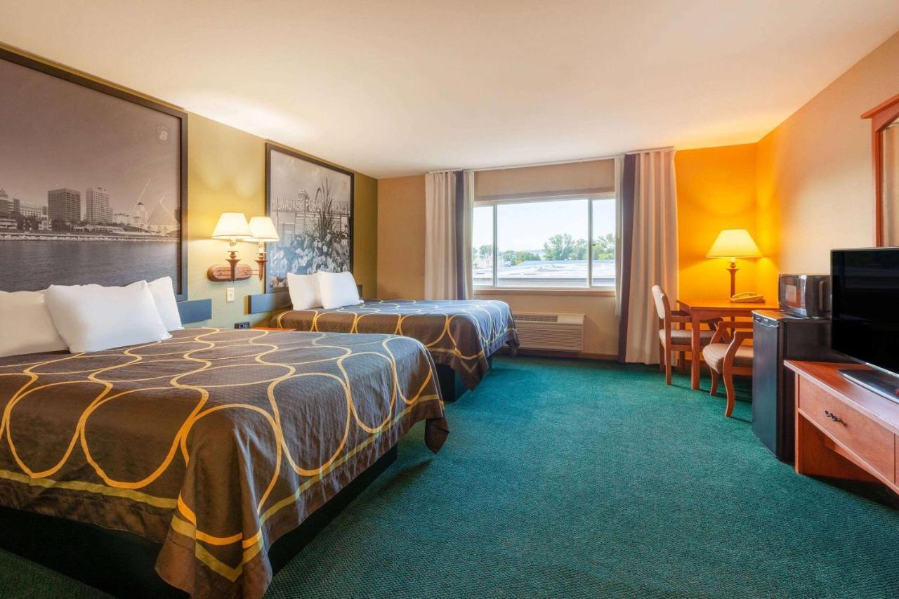 Hotel Super 8 By Wyndham Berlin Wi Esterno foto
