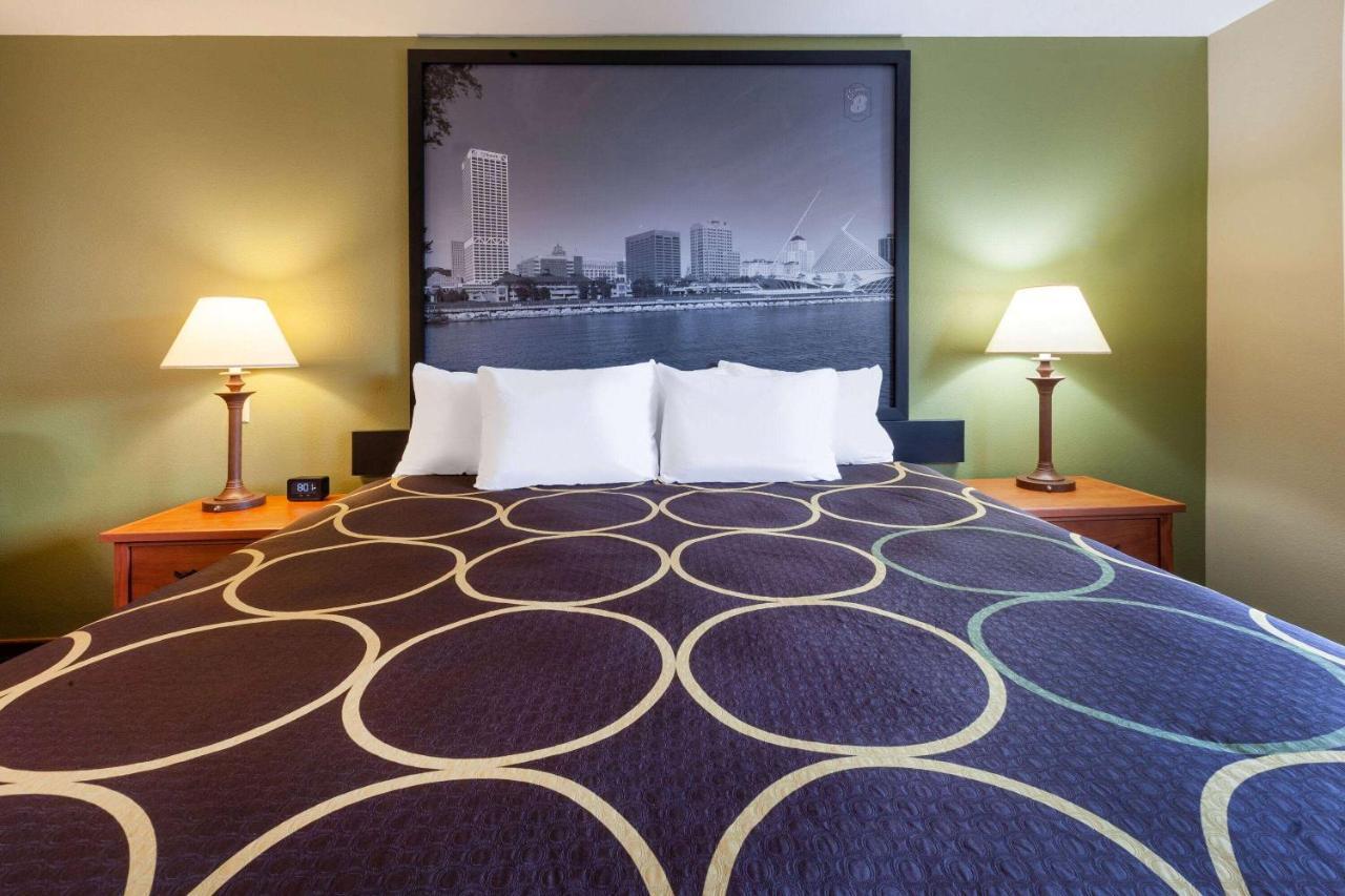 Hotel Super 8 By Wyndham Berlin Wi Esterno foto